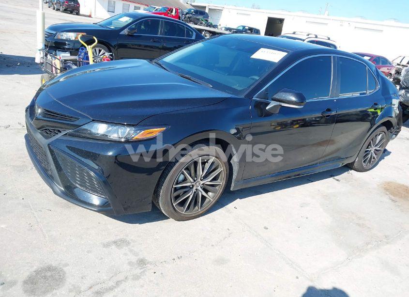 Photo 2 of 2024 Toyota Camry SE (VIN 4T1G11AK0RU231578)