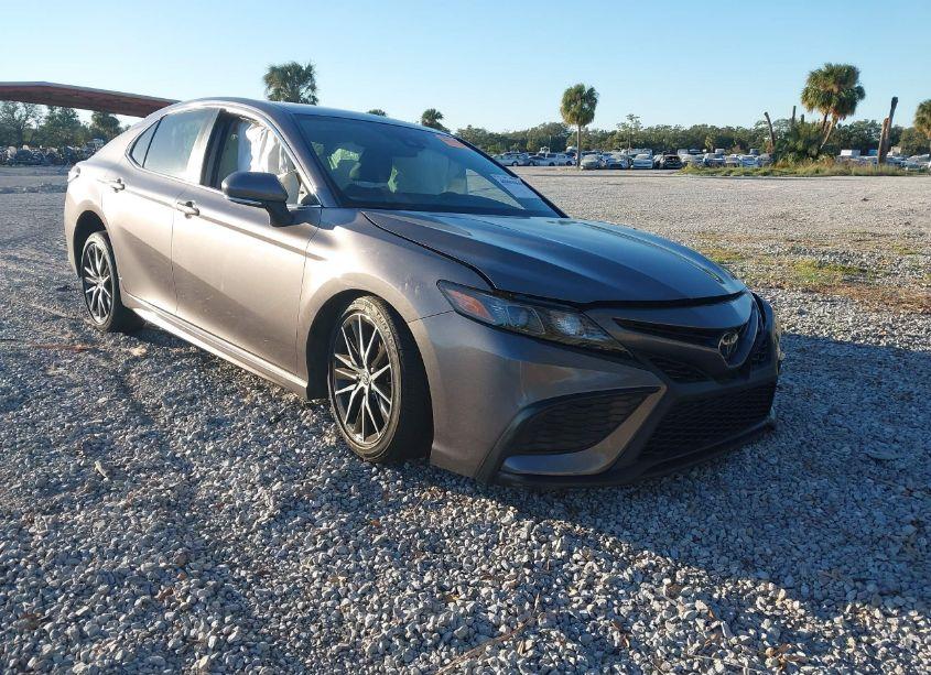 2024 Toyota Camry SE (VIN 4T1G11AK0RU247246) main photo