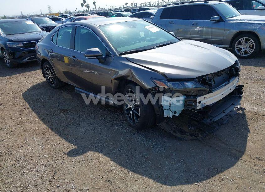 2024 Toyota Camry SE (VIN 4T1G11AK0RU871158) main photo