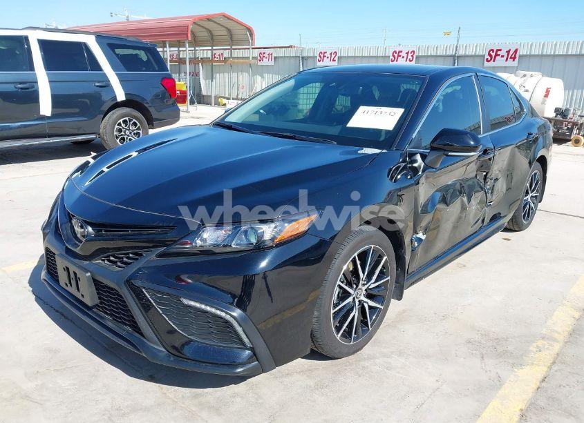 Photo 2 of 2024 Toyota Camry SE (VIN 4T1G11AK0RU880961)