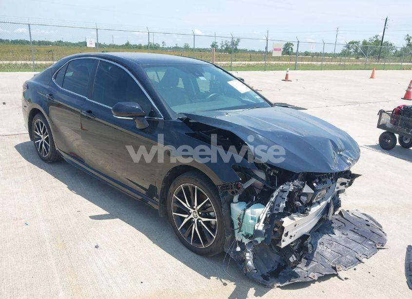 2024 Toyota Camry SE (VIN 4T1G11AK0RU887800) main photo