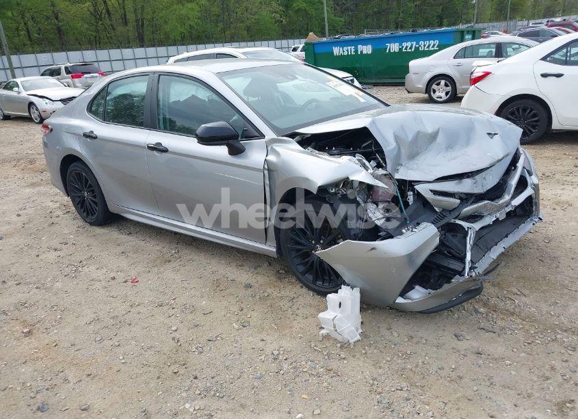 2020 Toyota Camry SE NIGHTSHADE EDITION (VIN 4T1G11AK1LU332281) main photo