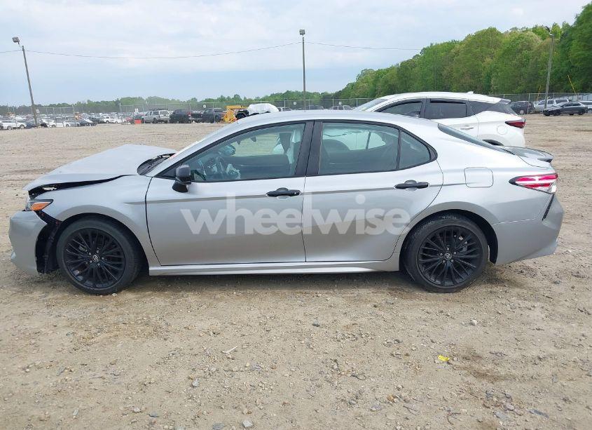 Photo 15 of 2020 Toyota Camry SE NIGHTSHADE EDITION (VIN 4T1G11AK1LU332281)