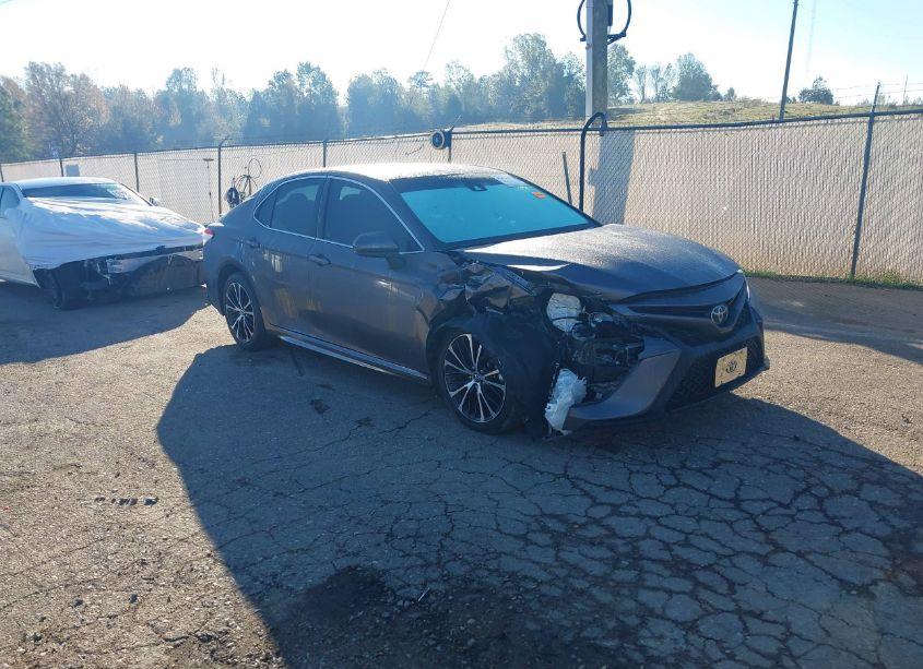 2020 Toyota Camry SE (VIN 4T1G11AK1LU346892) main photo