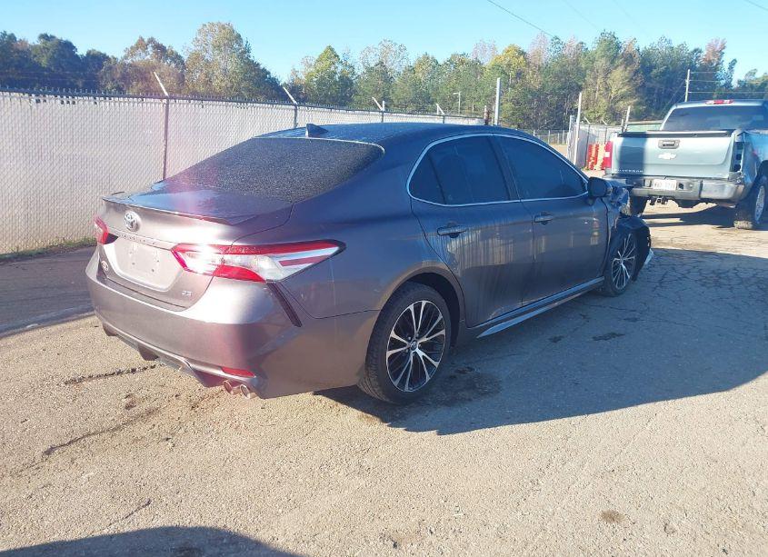 Photo 4 of 2020 Toyota Camry SE (VIN 4T1G11AK1LU346892)