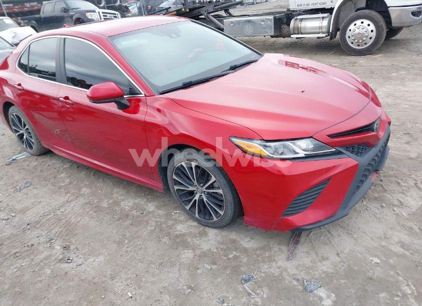 2020 Toyota Camry SE (VIN 4T1G11AK1LU352661) main photo