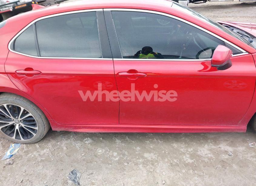 Photo 13 of 2020 Toyota Camry SE (VIN 4T1G11AK1LU352661)