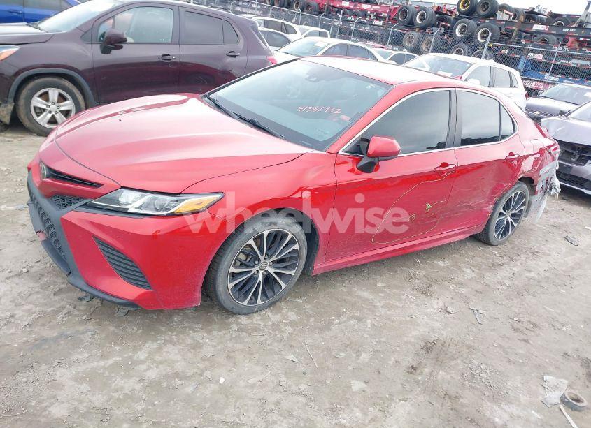 Photo 2 of 2020 Toyota Camry SE (VIN 4T1G11AK1LU352661)