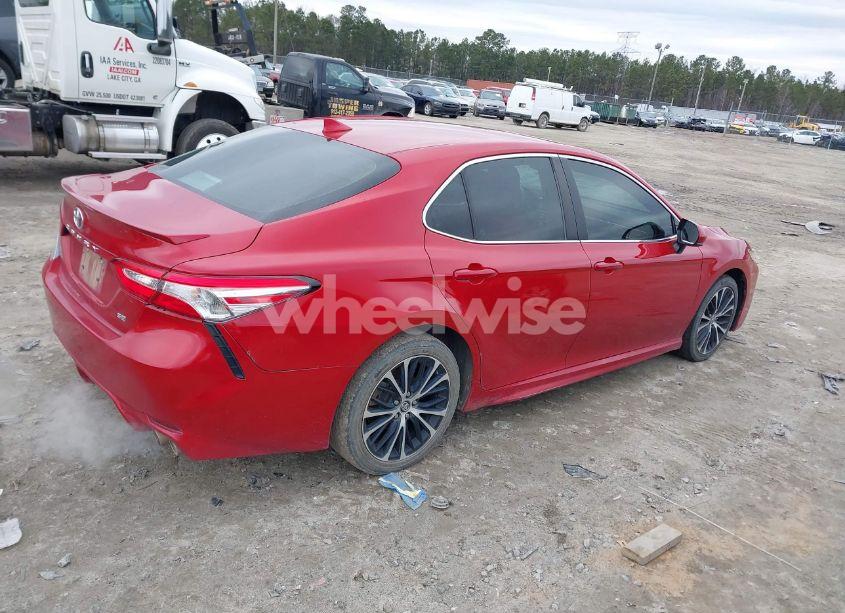 Photo 4 of 2020 Toyota Camry SE (VIN 4T1G11AK1LU352661)