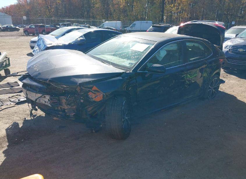 Photo 2 of 2020 Toyota Camry SE (VIN 4T1G11AK1LU356421)