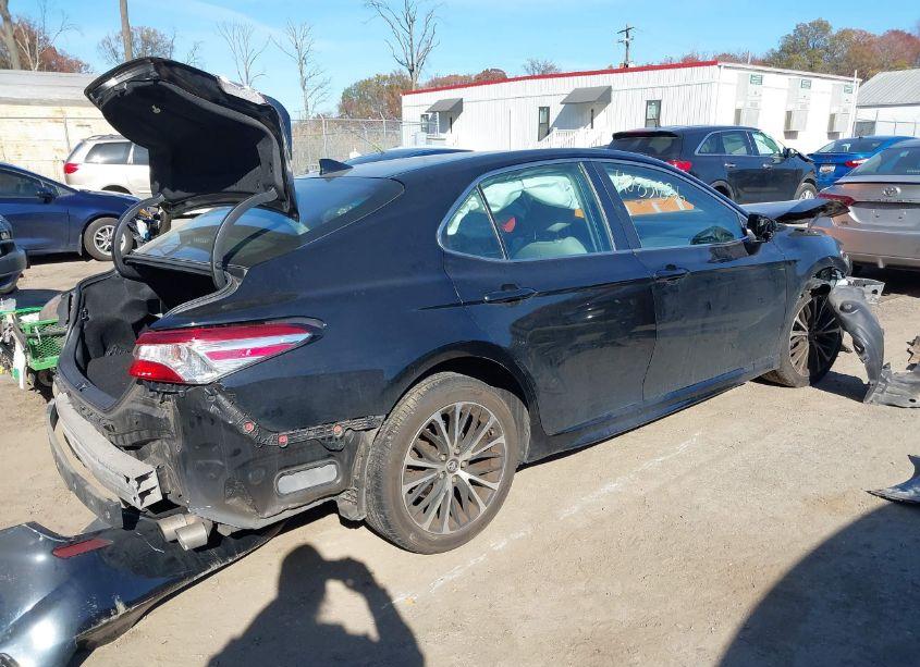 Photo 4 of 2020 Toyota Camry SE (VIN 4T1G11AK1LU356421)