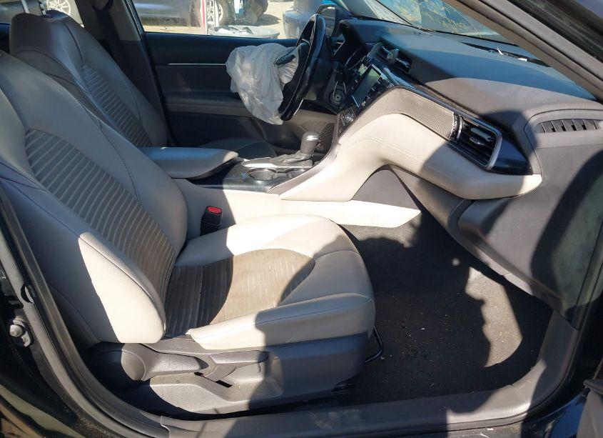 Photo 5 of 2020 Toyota Camry SE (VIN 4T1G11AK1LU356421)