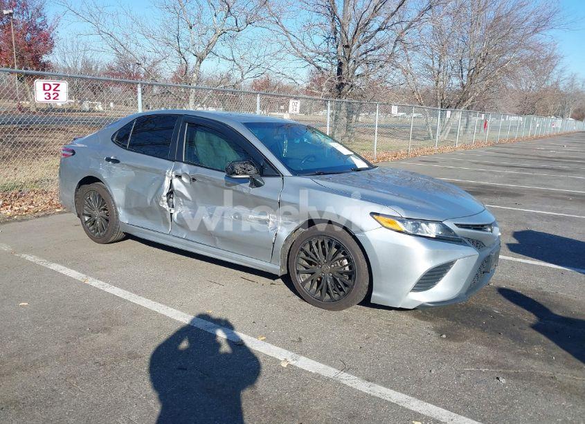 2020 Toyota Camry SE NIGHTSHADE EDITION (VIN 4T1G11AK1LU363689) main photo