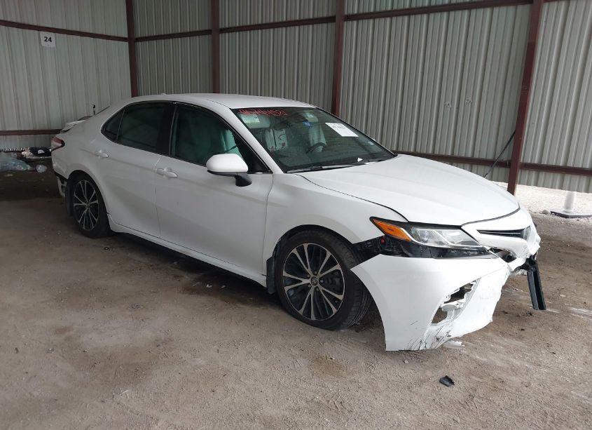 2020 Toyota Camry SE (VIN 4T1G11AK1LU860385) main photo