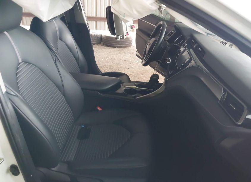 Photo 5 of 2020 Toyota Camry SE (VIN 4T1G11AK1LU860385)