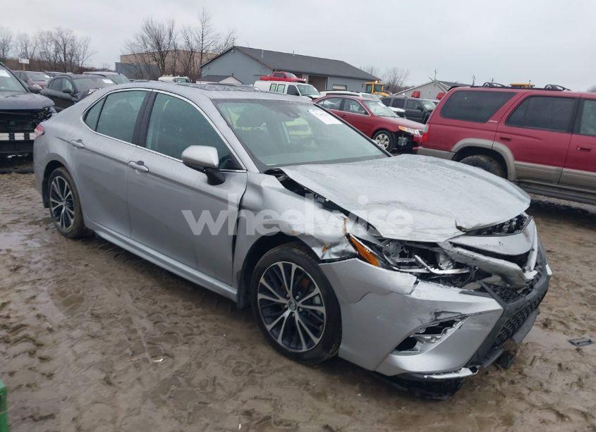 2020 Toyota Camry SE (VIN 4T1G11AK1LU872598) main photo