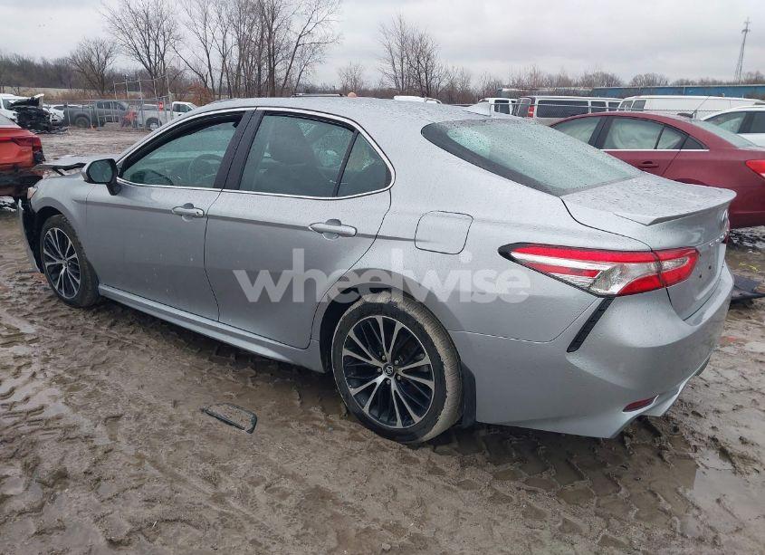 Photo 3 of 2020 Toyota Camry SE (VIN 4T1G11AK1LU872598)