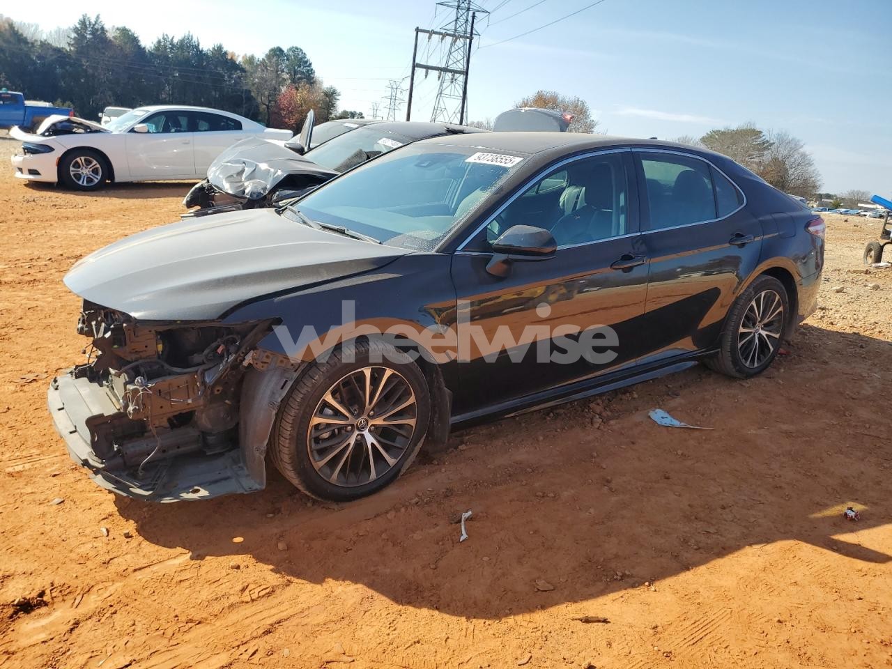 2020 TOYOTA CAMRY SE (VIN 4T1G11AK1LU877915) main photo