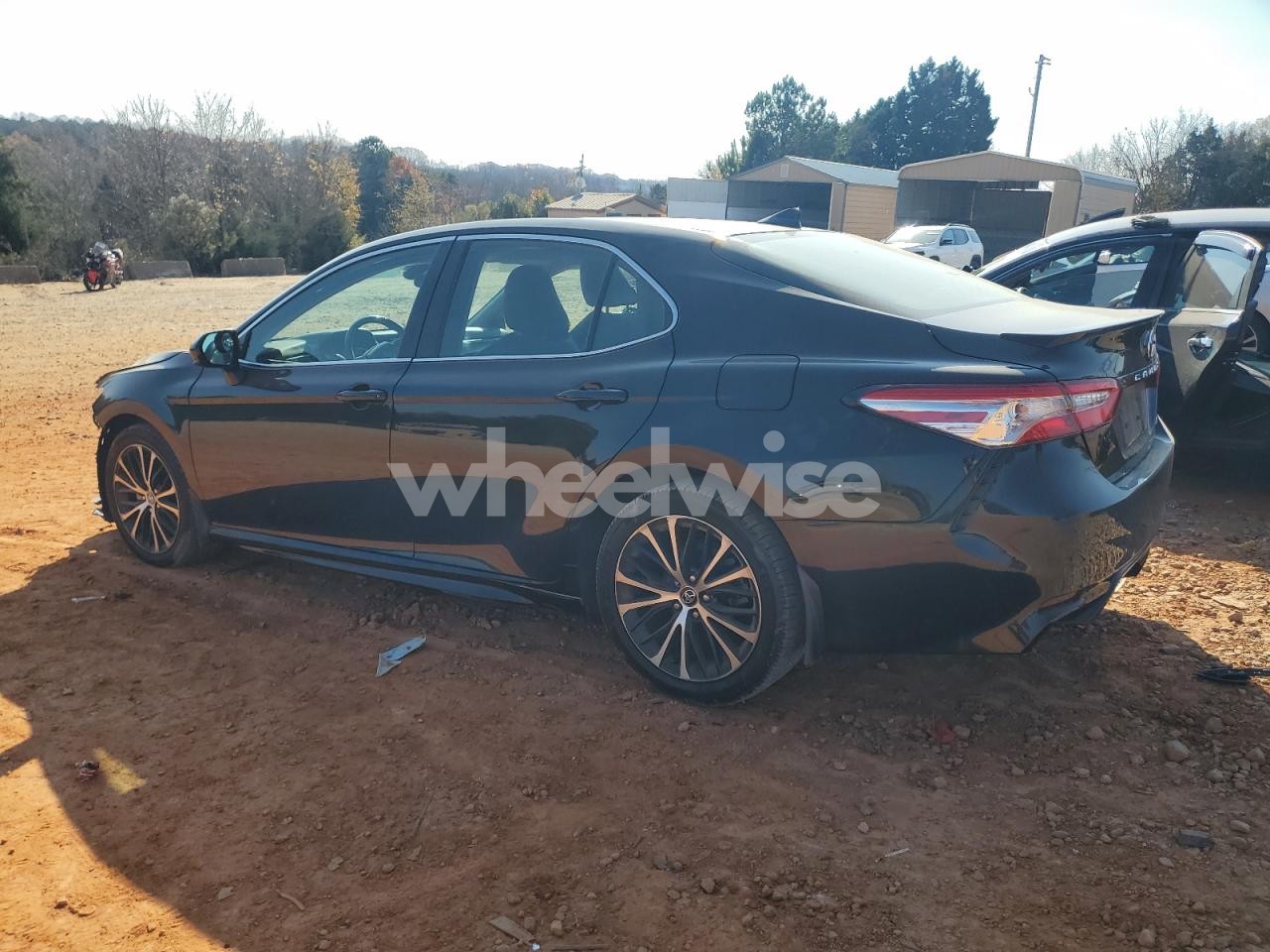 Photo 2 of 2020 TOYOTA CAMRY SE (VIN 4T1G11AK1LU877915)