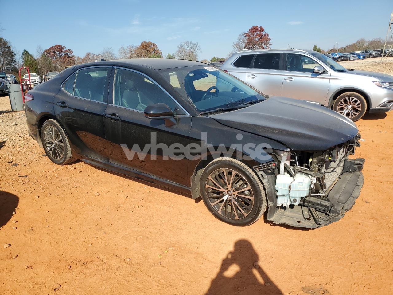 Photo 4 of 2020 TOYOTA CAMRY SE (VIN 4T1G11AK1LU877915)