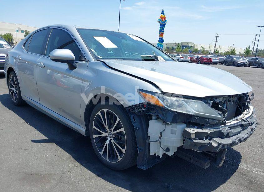 2020 Toyota Camry SE (VIN 4T1G11AK1LU887571) main photo