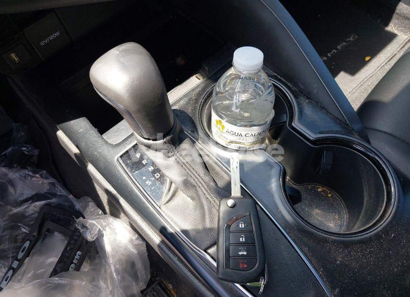 Photo 11 of 2020 Toyota Camry SE (VIN 4T1G11AK1LU887571)