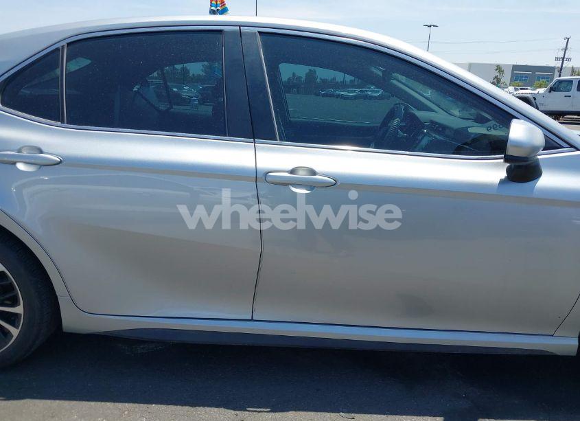 Photo 13 of 2020 Toyota Camry SE (VIN 4T1G11AK1LU887571)