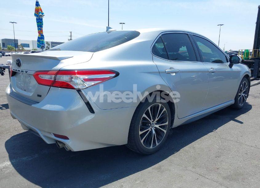 Photo 4 of 2020 Toyota Camry SE (VIN 4T1G11AK1LU887571)