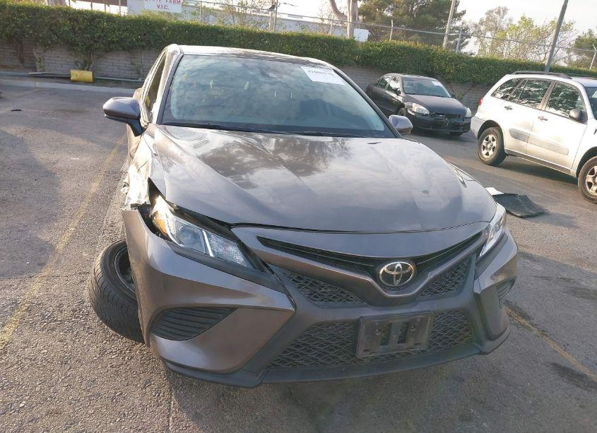 Photo 12 of 2020 Toyota Camry SE (VIN 4T1G11AK1LU896383)
