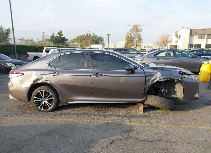 Photo 13 of 2020 Toyota Camry SE (VIN 4T1G11AK1LU896383)