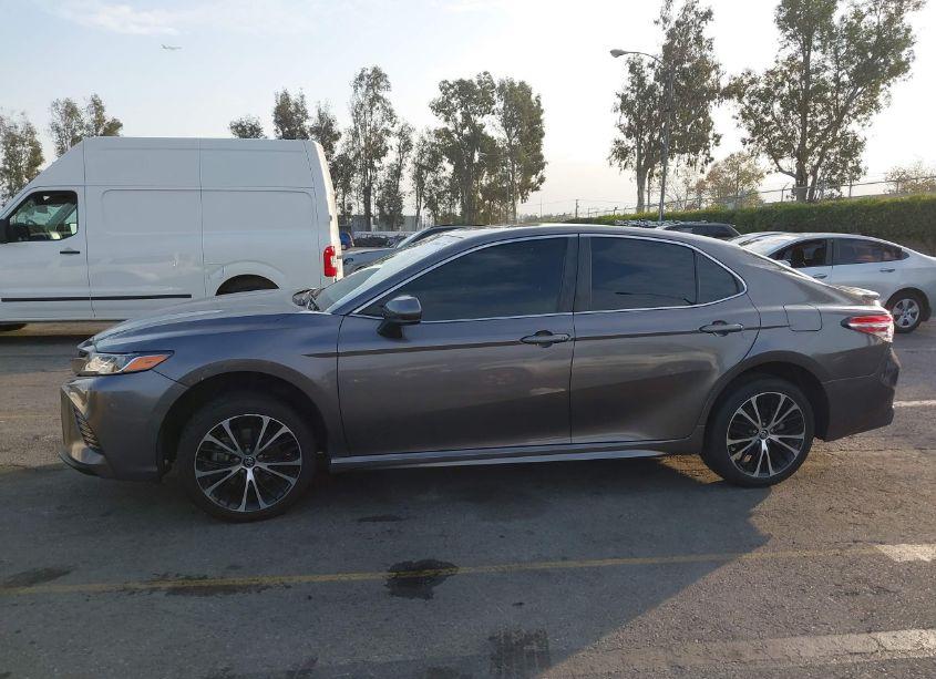 Photo 14 of 2020 Toyota Camry SE (VIN 4T1G11AK1LU896383)