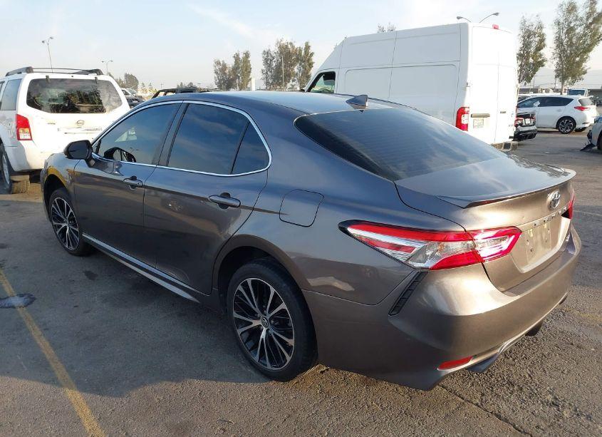 Photo 3 of 2020 Toyota Camry SE (VIN 4T1G11AK1LU896383)