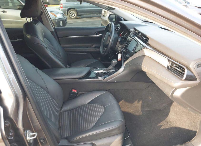 Photo 5 of 2020 Toyota Camry SE (VIN 4T1G11AK1LU896383)