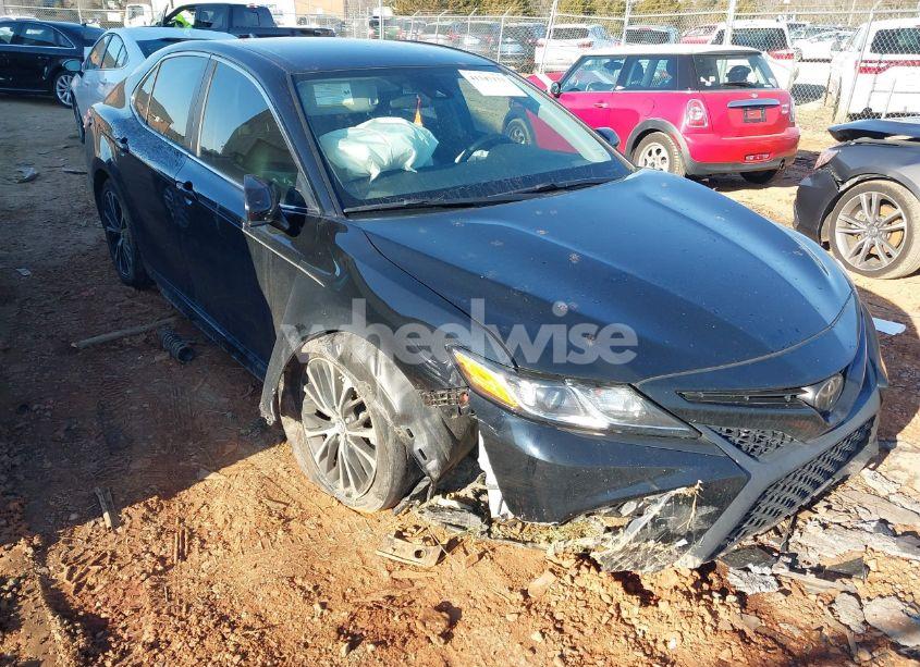 2020 Toyota Camry SE (VIN 4T1G11AK1LU923954) main photo