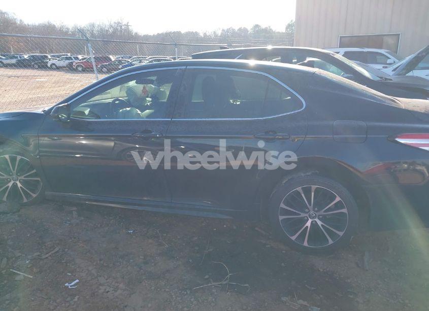 Photo 14 of 2020 Toyota Camry SE (VIN 4T1G11AK1LU923954)