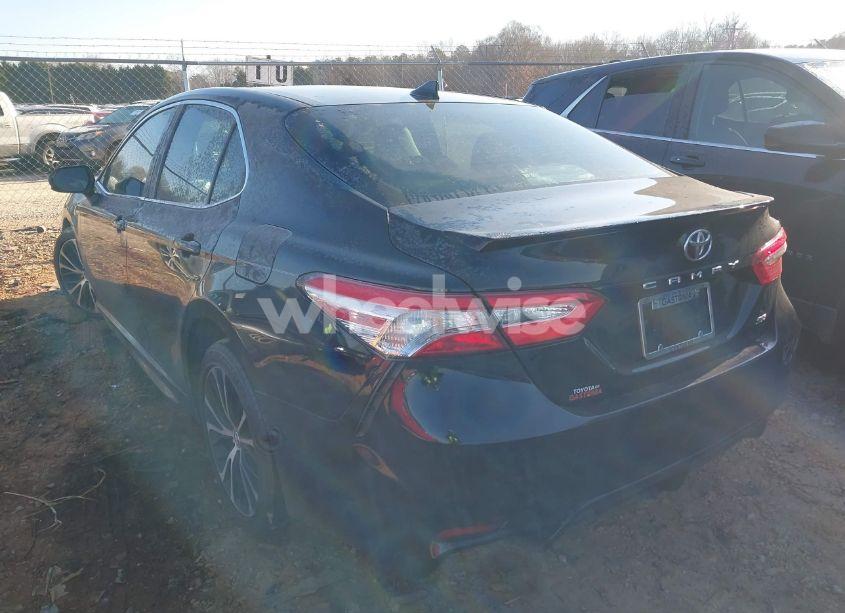 Photo 3 of 2020 Toyota Camry SE (VIN 4T1G11AK1LU923954)
