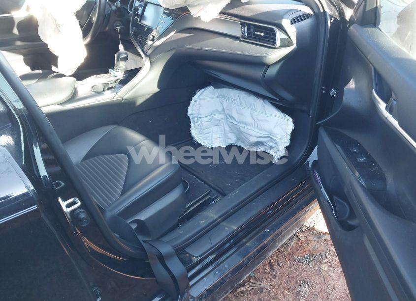 Photo 5 of 2020 Toyota Camry SE (VIN 4T1G11AK1LU923954)