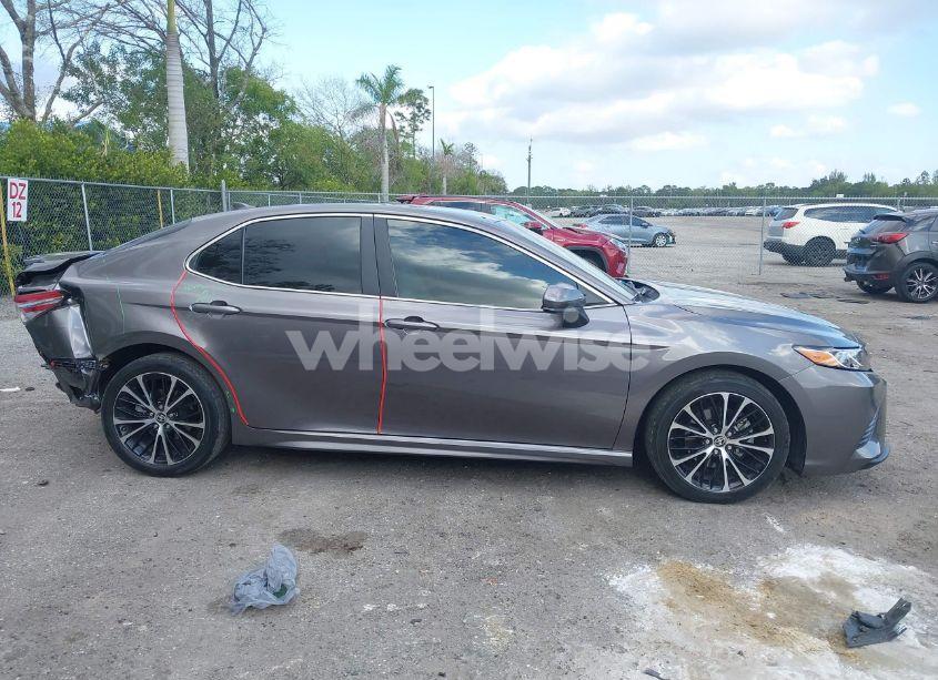 Photo 14 of 2020 Toyota Camry SE (VIN 4T1G11AK1LU956193)