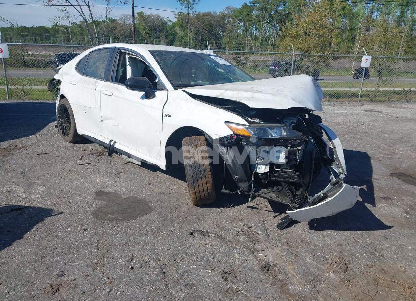 2020 Toyota Camry SE (VIN 4T1G11AK1LU964200) main photo