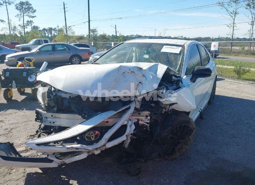 Photo 2 of 2020 Toyota Camry SE (VIN 4T1G11AK1LU964200)