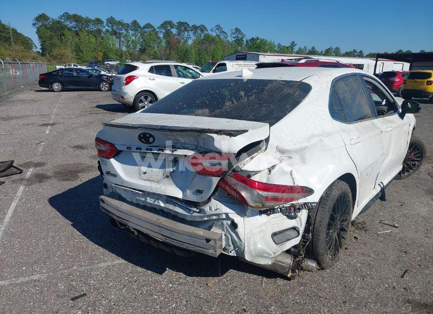 Photo 4 of 2020 Toyota Camry SE (VIN 4T1G11AK1LU964200)