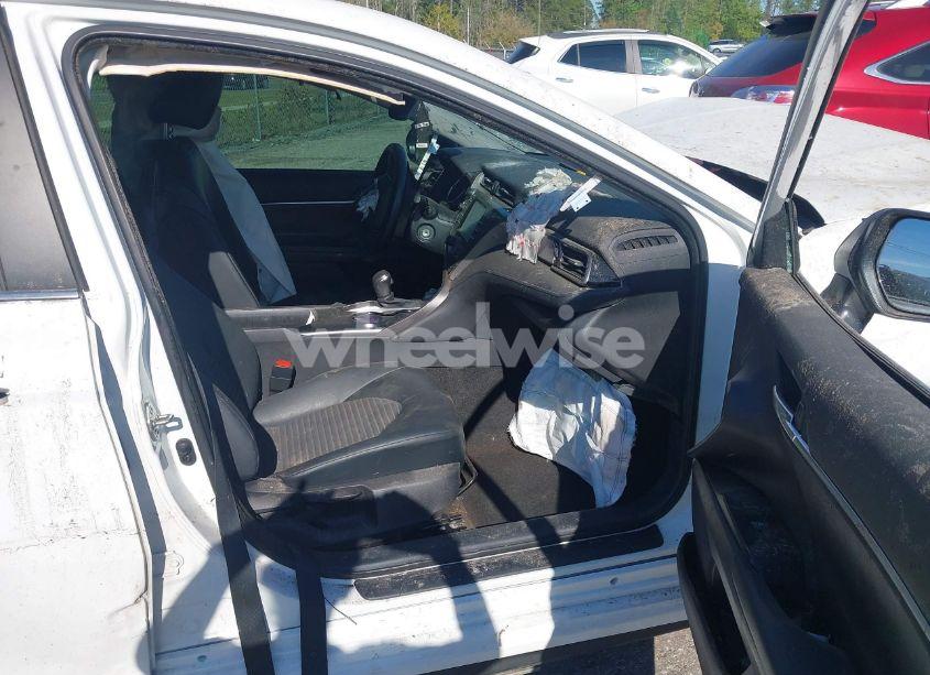 Photo 5 of 2020 Toyota Camry SE (VIN 4T1G11AK1LU964200)