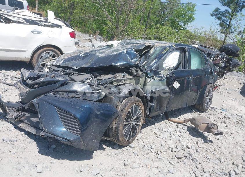 Photo 2 of 2020 Toyota Camry SE (VIN 4T1G11AK1LU964570)