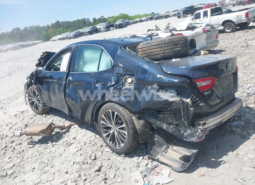 Photo 3 of 2020 Toyota Camry SE (VIN 4T1G11AK1LU964570)