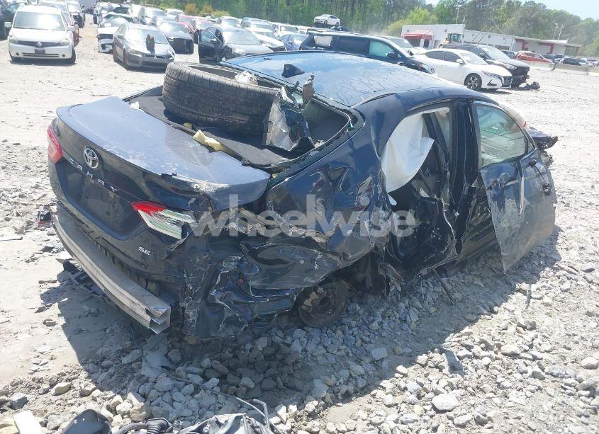 Photo 4 of 2020 Toyota Camry SE (VIN 4T1G11AK1LU964570)