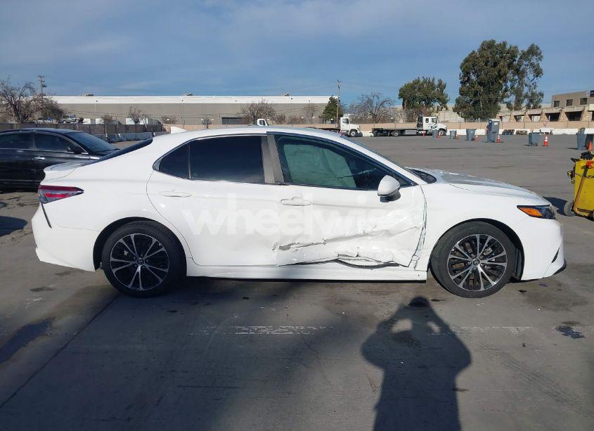 Photo 13 of 2020 Toyota Camry SE (VIN 4T1G11AK1LU988819)