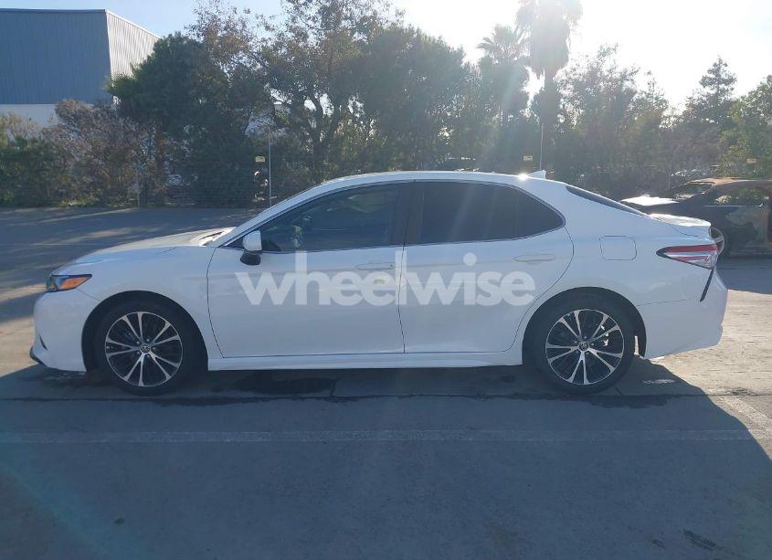 Photo 14 of 2020 Toyota Camry SE (VIN 4T1G11AK1LU988819)