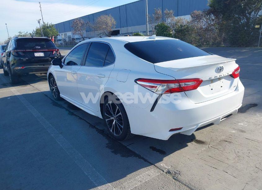 Photo 3 of 2020 Toyota Camry SE (VIN 4T1G11AK1LU988819)