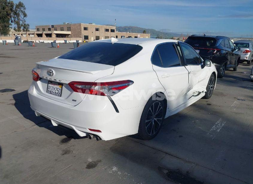 Photo 4 of 2020 Toyota Camry SE (VIN 4T1G11AK1LU988819)