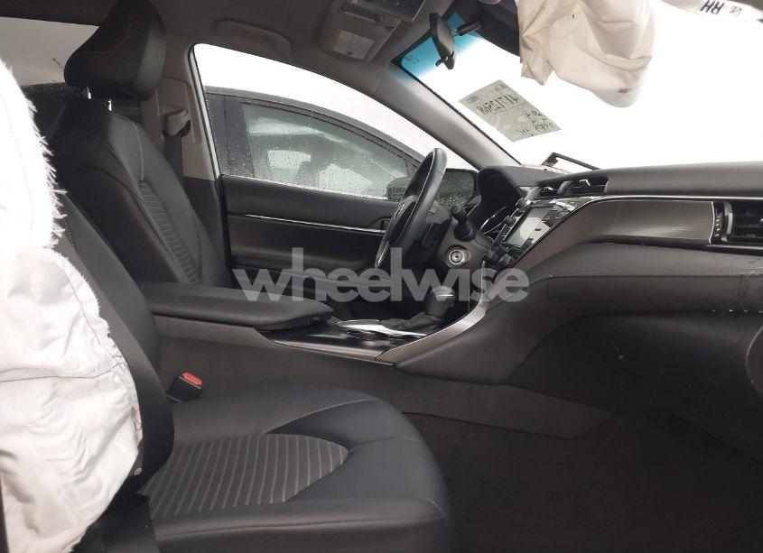 Photo 5 of 2020 Toyota Camry SE (VIN 4T1G11AK1LU988819)